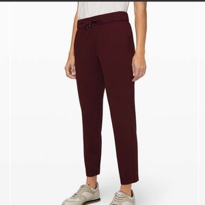 Lululemon On The Fly 7/8 Pant Garnet Size 8